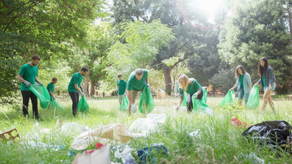 Charity Corporate Team Building Event: Charity Garbage Cleaning in Berlin
