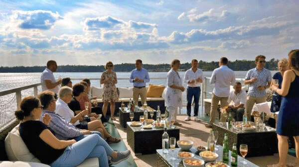 Spree Boat Cruise: Networking, Culture & Relaxation